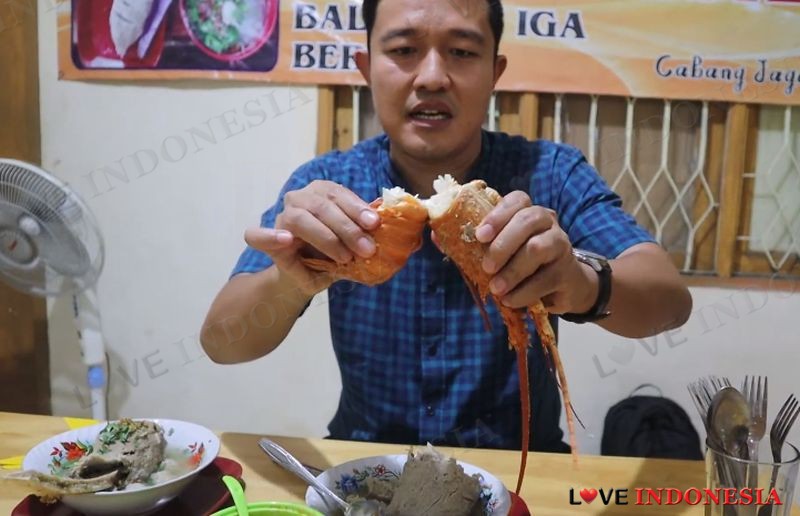Rela Antre 5 Jam demi Bakso Lobster Viral, Dave Taslim: Saking Ramainya Pernah Digerebek Satpol PP
