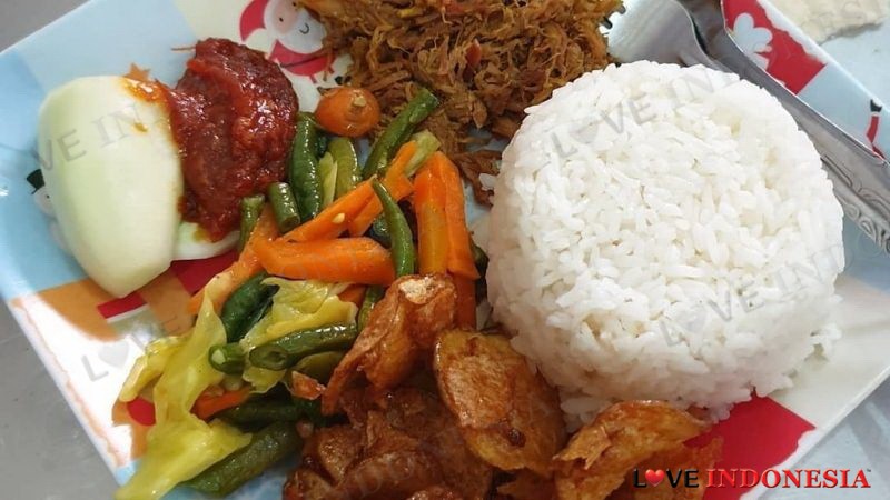5 Kuliner Nasi Campur Paling Enak di Surabaya, Rasanya Gak Bikin Lidah Bosan!