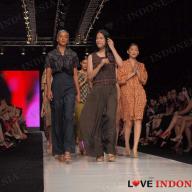 Oscar Lawalata Merefleksikan Kekuatan Jiwa dan Kepribadian Wanita Indonesia dalam Fashion Show I AM INDONESIAN