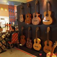 Guitar Art Exhibition dengan Gitar Bermotif Batik Meramaikan di Hobbycon'14 Mall of Indonesia