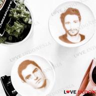 Lupakan Latte Art Biasa! Di Kafe Ini Ada Latte Art Ryan Gosling, James Franco dan Bintang Hollywood Tampan Lainnya!_Thumbnail