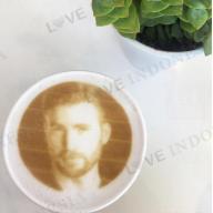 Lupakan Latte Art Biasa! Di Kafe Ini Ada Latte Art Ryan Gosling, James Franco dan Bintang Hollywood Tampan Lainnya! 2