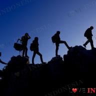 Ilustrasi Foto Pendaki dan Mendaki Gunung (iStockphoto)