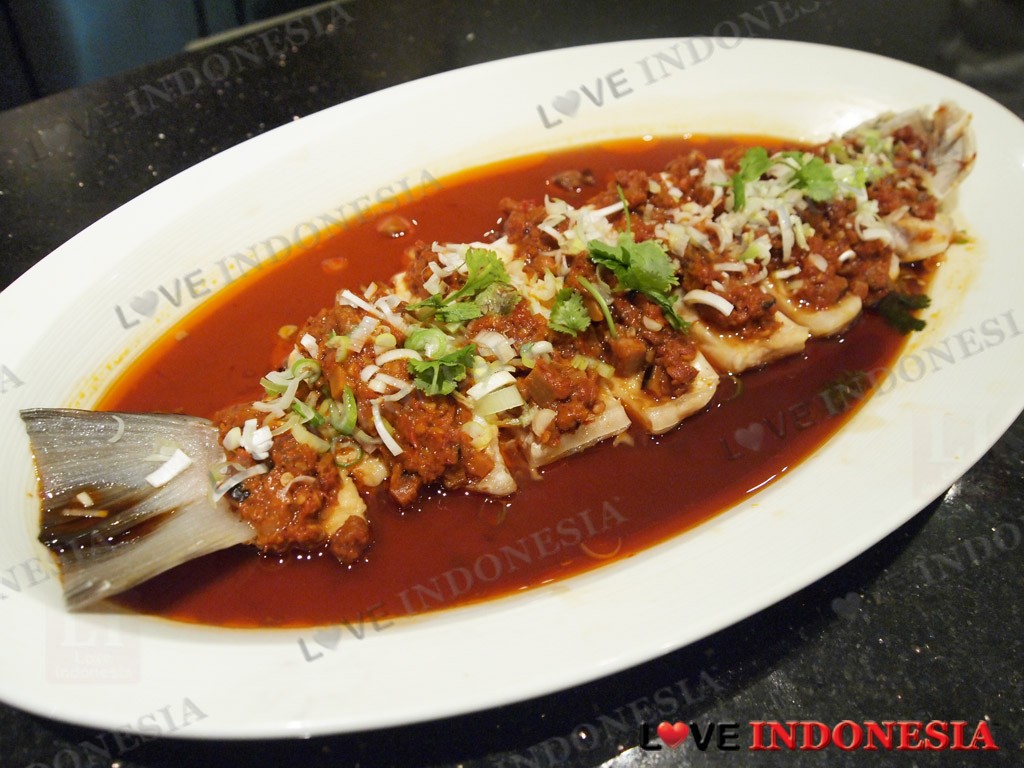 Nikmatnya Ikan Sultan Santapan Para Raja di Teratai Chinese Restaurant