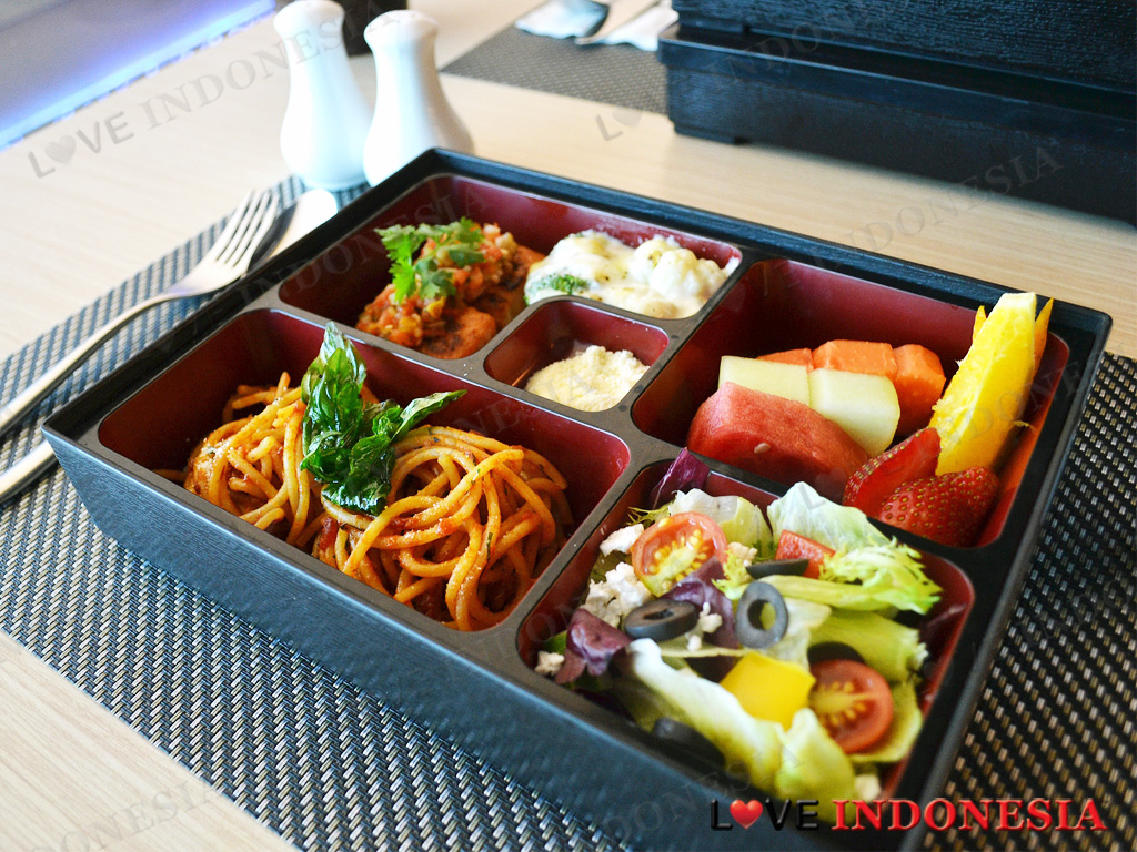 Swiss-Belhotel Mangga Besar Perkenalkan Kreasi Bento Box untuk Santapan Siang