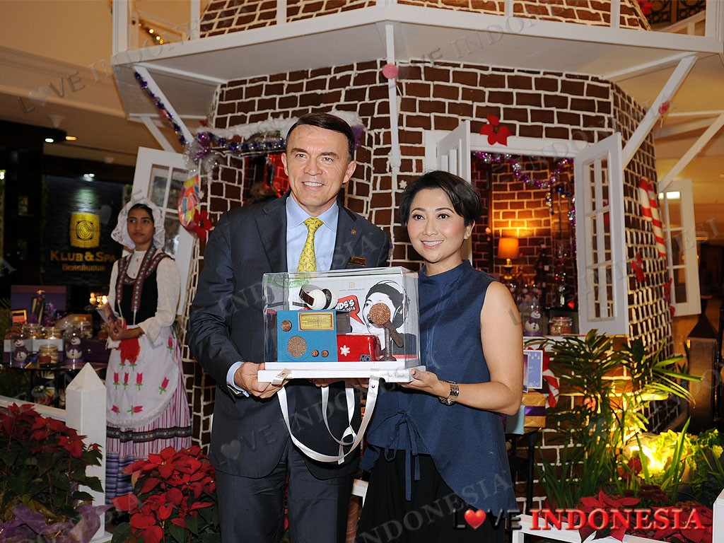Christmas Log Edisi Special Indy Barends Hadir di Hotel Borobudur Jakarta