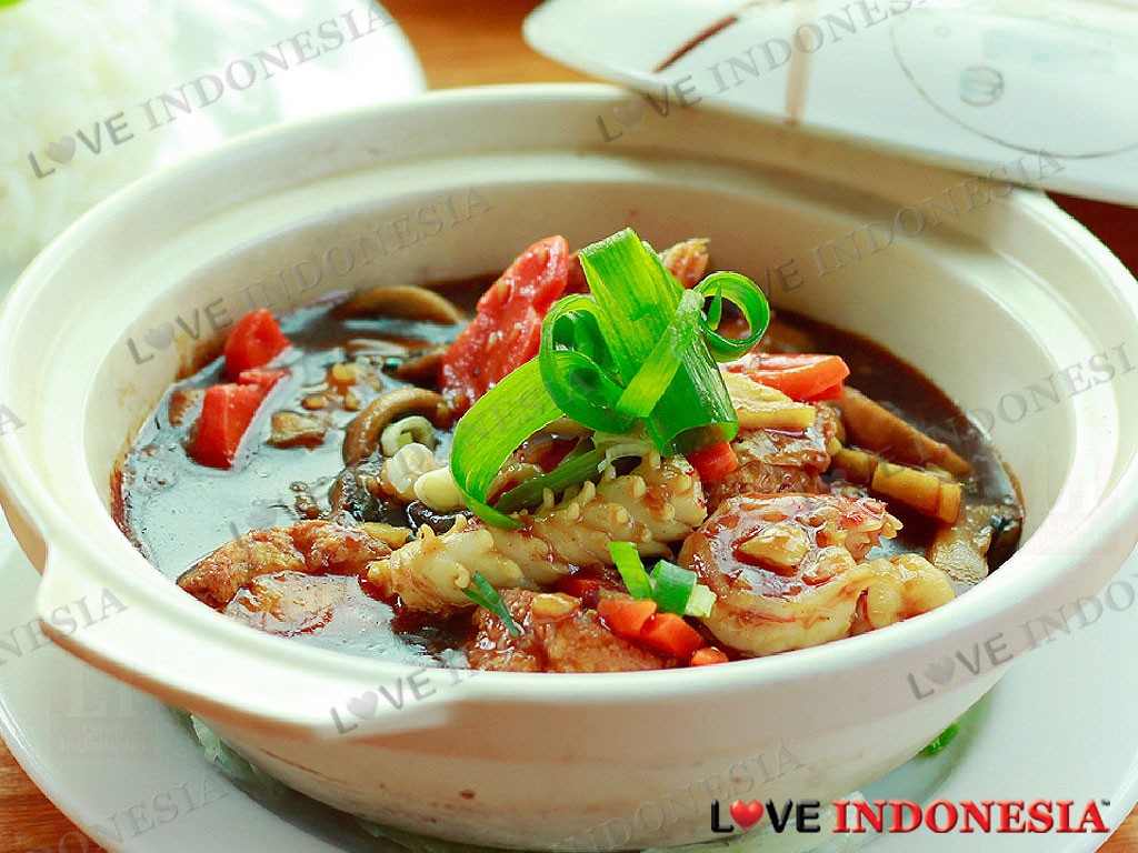 Kemeriahan Makan Malam Imlek di Millennium Hotel Sirih Jakarta
