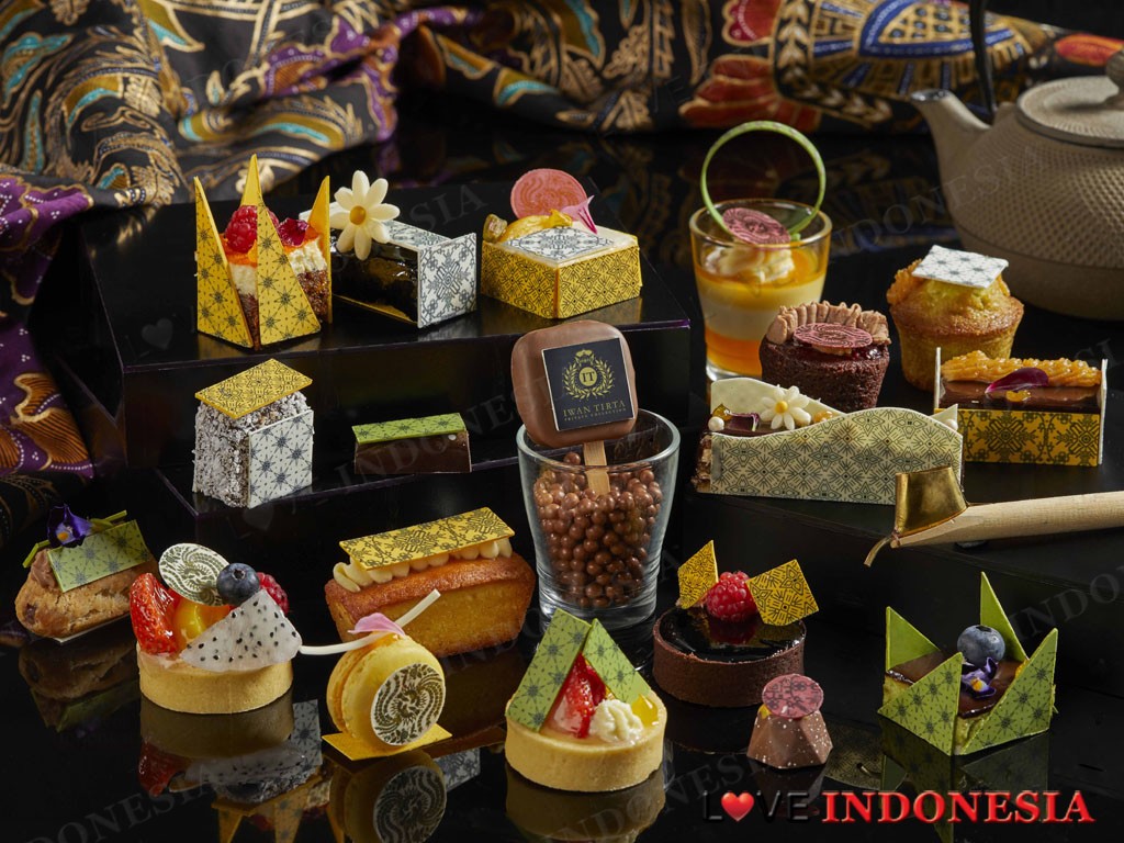 Fairmont Jakarta Berkolaborasi dengan Iwan Tirta Private Collection Luncurkan Batik Afternoon Tea