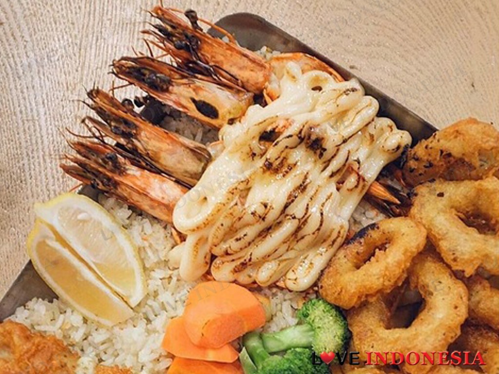 Baru Gajian saatnya Manjakan Lidah dengan Seafood  Platter  