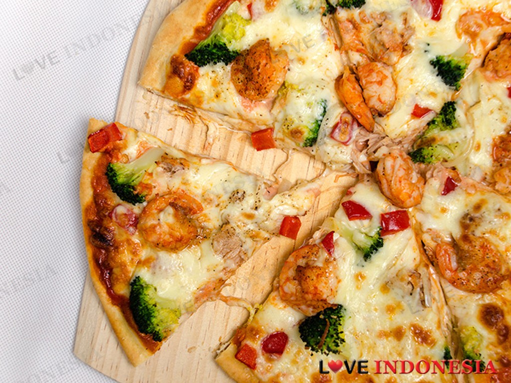 Jajal Pizza Bertopping Unik di 5 Restoran di Jakarta, Mulai Kentang Goreng hingga Kuning Telur