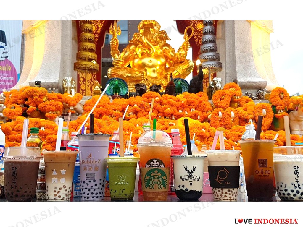 Fenomena Bubble Tea Jadi Persembahan Para Dewa di Kuil-Kuil Thailand