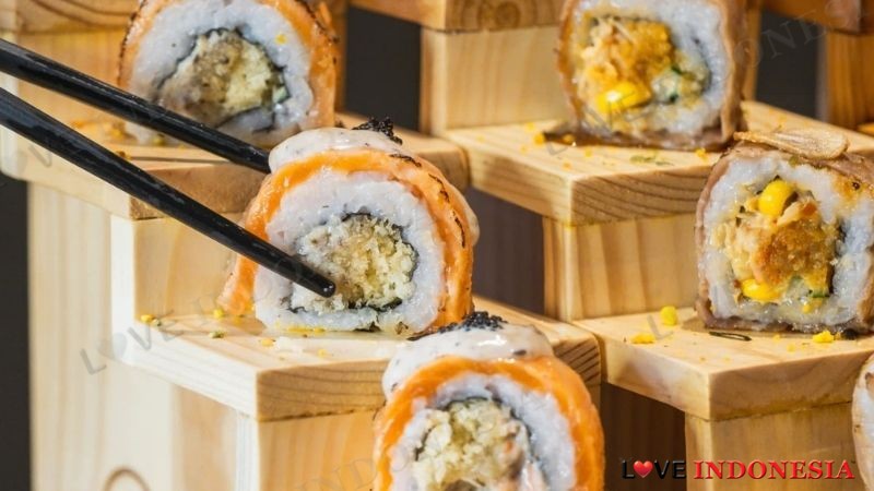7 Tempat Makan Halal di PIK, Ada Nasi Uduk hingga Sushi!