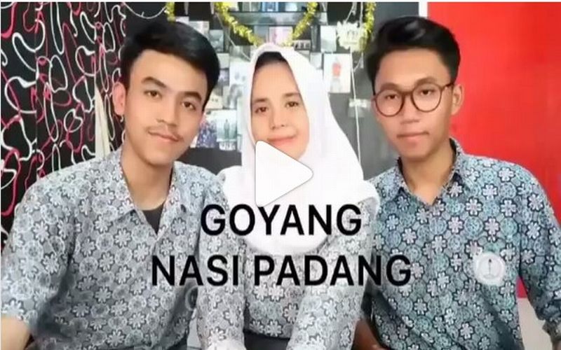 Goyang Nasi Padang 3 Remaja Berseragam Viral, Netizen: "Yang Gini Gini Yang Harus Dicontoh!"