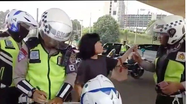 Video Viral Wanita Marah-Marah Ditilang, Polisi: Biarin Aja