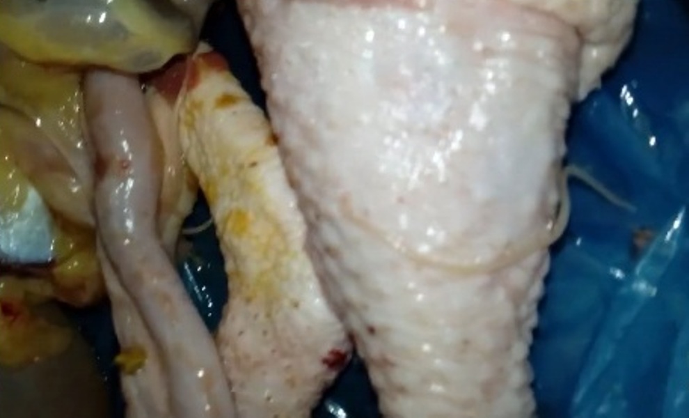 Istri Beli Daging Ayam di Pinggir Jalan, Netizen ini Ungkap Kejadian yang Mengejutkan