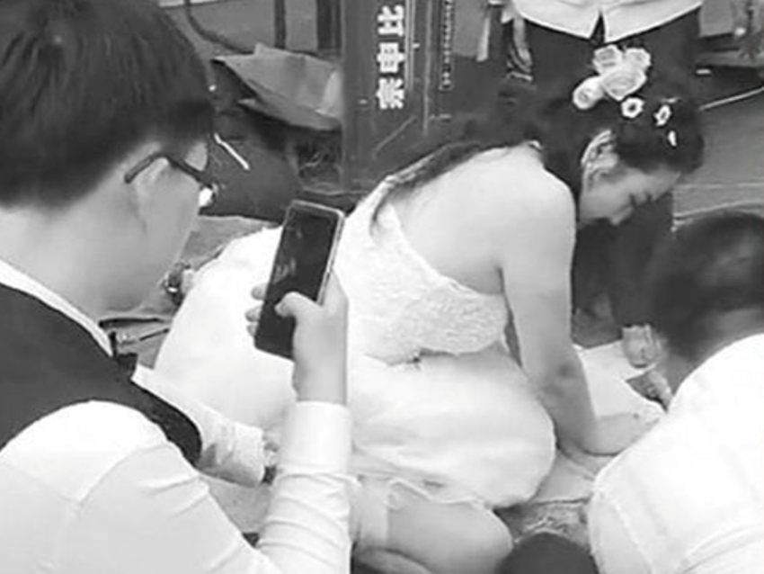 Hendak Menikah, Aksi Perawat Pakai Gaun Pengantin Tolong Korban Kecelakaan ini Viral