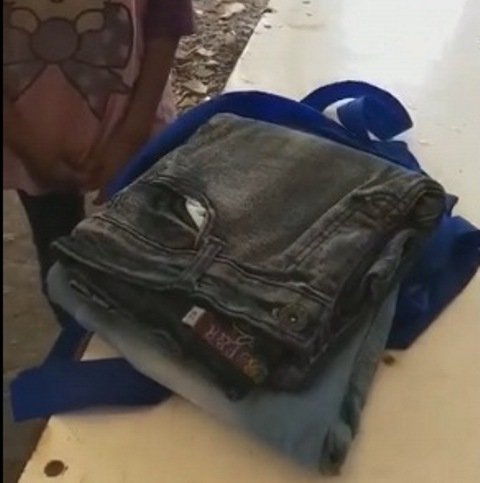 Viral Adik-Kakak di Tangerang Jual Celana untuk Biayai Sekolah