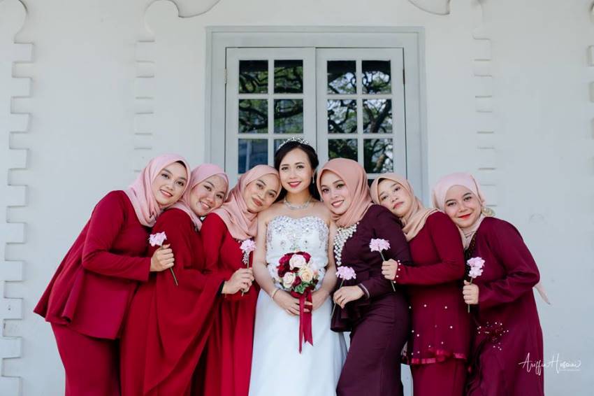 Pilih Bridesmaid Berhijab, Pernikahan Pasangan Pengantin Kristen di Malaysia ini Viral