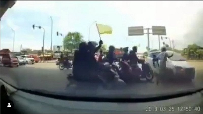 Viral Video Pengantar Jenazah Pukuli Mobil Bikin Greget