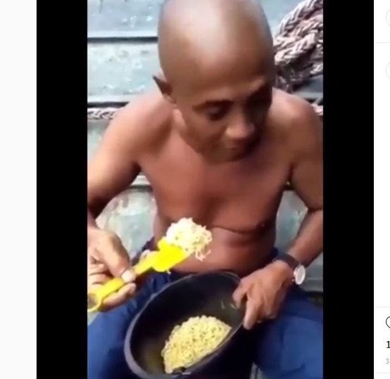 Video Viral, Pria Ini Makan Mi Instan 12 Bungkus Pakai Ember
