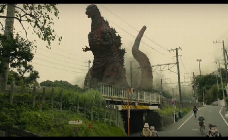 Viral Godzilla Manjat Pagar Rumah, Meme dari Netizen Bikin Sakit Perut