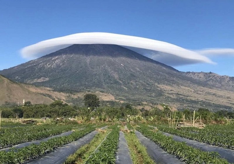 Viral Foto Gunung Rinjani Bersorban Putih, Indah Banget!