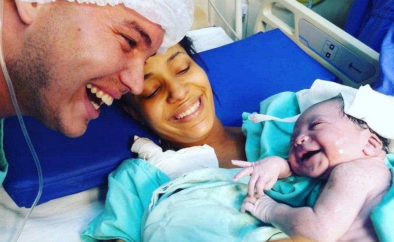 Viral Bayi Baru Lahir Langsung Senyum ke Orangtuanya