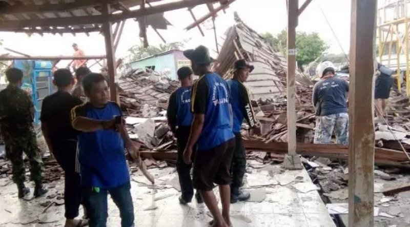 Viral Siswa SMK Berjibaku Selamatkan Korban Reruntuhan Aula Sekolah