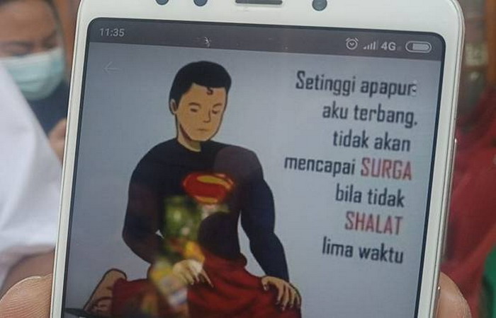 Viral! DP WhatsApp Kapten Afwan, Pilot Sriwijaya Air Bergambar Superman Sholat