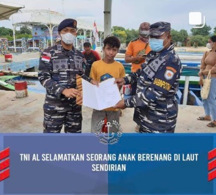 Viral! TNI AL Selamatkan Bocah Terombang-ambing di Tempat Jatuhnya Sriwijaya Air