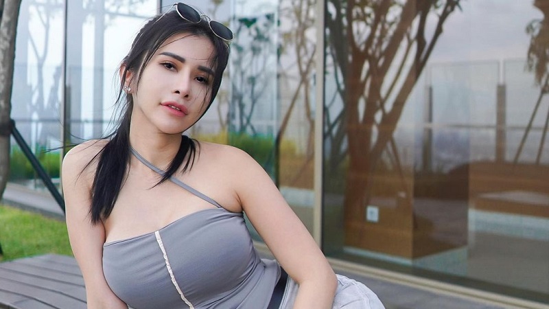 Seksinya Maria Vania Pakai Tanktop Ketat Pose Duduk Manja, Netizen: Imun Jadi Naik!